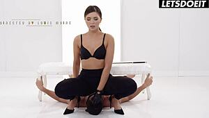 ब्यूटीफुल बेब रूबी रेन स्टेपब्रो को वाइल्ड सेक्स में सेड्यूस करती है 😍