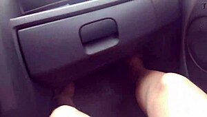 eu to fazendo uber e a mulher do vizinho deu um boquete delicioso no carro pra mim