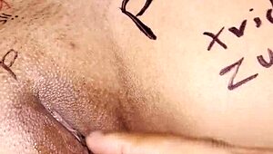 मैं फ्रिडा की हॉट लैटिना चूत को फिंगर और टीज करता हूं