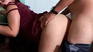 मेरी धोखेबाज लैटिना स्टेपसिस्टर को बॉयफ्रेंड आने से पहले फक करना