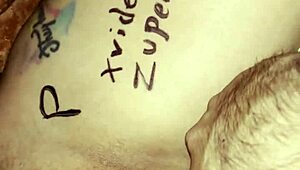 मैं फ्रिडा की हॉट लैटिना चूत को फिंगर और टीज करता हूं