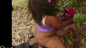 क्या मैं इस स्टनिंग मिल्फ को बुश में फक करने से रोक सकता?