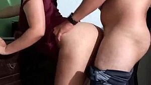 मेरी धोखेबाज लैटिना स्टेपसिस्टर को बॉयफ्रेंड आने से पहले फक करना