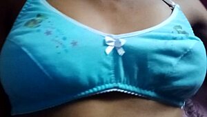 डेजी गर्ल कास्टिंग इंटरव्यू में सुपर अमेजिंग नेचुरल बूब्स दिखाती है