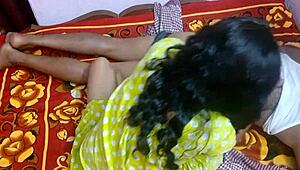 तेलुगु स्टूडेंट मसाजर बॉल्स लिक करती है और मैरिड यूरोपियन क्लाइंट को फक करती है