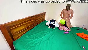 वाह, स्टीपसिस्टर के हसबैंड मुझे बिना कंडोम के राइडिंग से पागल कर देते हैं, सॉरी!