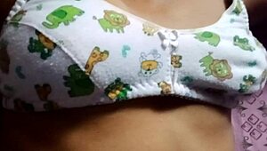 डेजी गर्ल कास्टिंग इंटरव्यू में सुपर अमेजिंग नेचुरल बूब्स दिखाती है