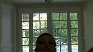 18 ब्लॉन्ड टीन ब्यूटी वाइल्ड सीन में बड़ा कॉक चूसती है। फिशनेट्स एक्स्ट्रा हीट जोड़ते हैं।