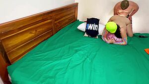 वाह, स्टीपसिस्टर के हसबैंड मुझे बिना कंडोम के राइडिंग से पागल कर देते हैं, सॉरी!