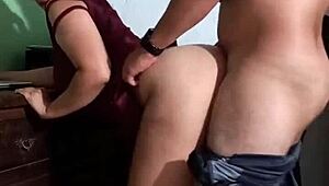 मेरी धोखेबाज लैटिना स्टेपसिस्टर को बॉयफ्रेंड आने से पहले फक करना