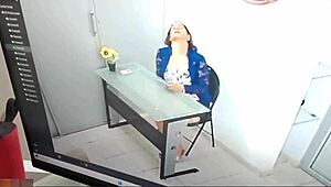 Mujer gives rico oral to jefe for job, he’s satisfied after leche in mouth! 😋