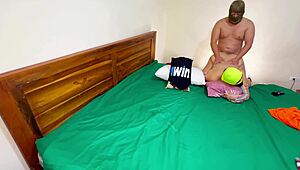 वाह, स्टीपसिस्टर के हसबैंड मुझे बिना कंडोम के राइडिंग से पागल कर देते हैं, सॉरी!