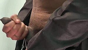 यो, देखो भारतीय मेड विशाल बूब्स के साथ जोर से चोदाई हो रही है! 😍