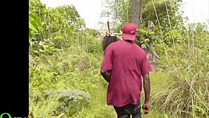 क्या मैं इस स्टनिंग मिल्फ को बुश में फक करने से रोक सकता?