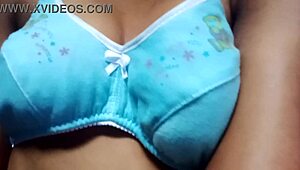 डेजी गर्ल कास्टिंग इंटरव्यू में सुपर अमेजिंग नेचुरल बूब्स दिखाती है