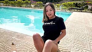 yo, i sent my boyfriend a pool masturbation vid, so hot 🥵