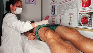 किंकी नर्स के सामने सीधे हार्ड हो गया