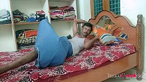 शादीशुदा इंडियन देसी कपल इंटिमेट रोमांटिक मोमेंट्स शेयर करता है।