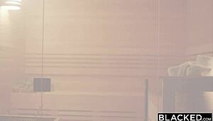 मैं हुक हो गई, जिम पर जियाना उसके ह्यूज बीबीसी को स्वॉलो कर रही है।