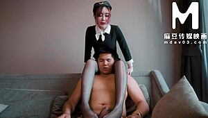 modelmedia asia - innocent nana shen hides sexy curves