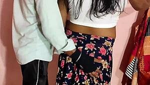 देसी चब्बी भाभी होटल में बॉस से हार्ड स्लैम्ड!