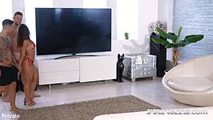 सारा डायमैंट्स का वाइल्ड डेब्यू डबल पेनेट्रेशन और ऐनल क्विकी के साथ