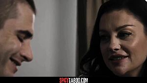 हॉर्नी स्टीपमॉम स्टीपसन से अपनी टाइट चूत इम्प्रेग्नेट करवाने के लिए बेग करती है