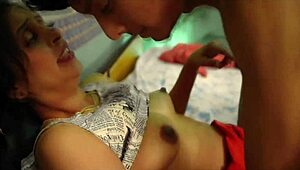 ब्यूटीफुल इंडियन वाइफ ड्रिल्ड बाय इलेक्ट्रिशियन बॉय इन सेन्सुअल एनकाउंटर. टाइट एंड वेट एक्शन अनफोल्ड्स!