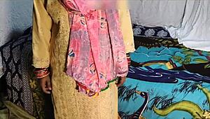 इंसैन! पंजाबी दुल्हन न्यू ईयर 2025 में हार्ड एनल लेती है