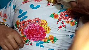 Virgin Friends Sister First Time Mein Stepbrothers Load Apne Mouth Mein Le Rahi Hai