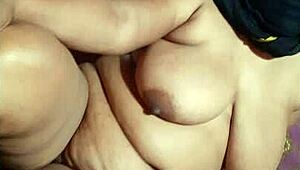 i can't stop staring at desi aunty's big boobs and hairy pussy