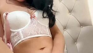 I’m burning for this horny American exchange student girlfriend on webcam