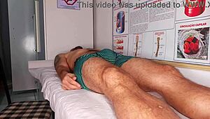 किंकी नर्स के सामने सीधे हार्ड हो गया