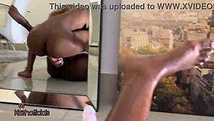 WATCH THAT CLOSE UP SCISSORING ACTION!!