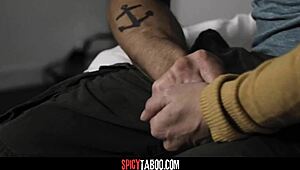 हॉर्नी स्टीपमॉम स्टीपसन से अपनी टाइट चूत इम्प्रेग्नेट करवाने के लिए बेग करती है