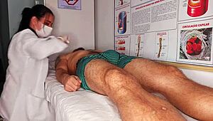 किंकी नर्स के सामने सीधे हार्ड हो गया