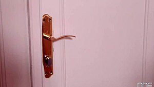 वाह! सुंदर कॉलेज लड़कियां अल्ट्रा हार्डकोर डबल पेनिट्रेशन लेती हैं!