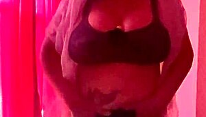 Hot sexy nena with big tits in lingerie gets cumshot