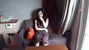 Whoa! Afternoon Sex with a Stunning Japanese Mature Wife!