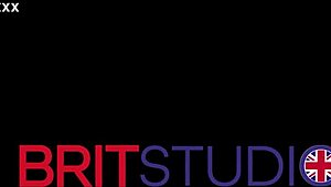 ब्रिटिश रेडहेड सौतेले पापा द्वारा टीज और एज की जाती है जब तक वह कम नहीं करती!