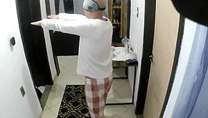 स्टीपफादर स्लीपवॉकिंग फेक करके स्टीपडॉटर के बेड में रॉ एक्शन के लिए घुसता है