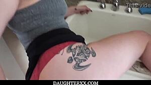 बड़ी गंद वाली टीन 18+ रेवन रेगन सौतेले पिता की हार्ड लंड पर चढ़ती है