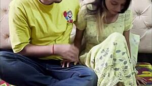 इंडियन रिच गर्ल अप्रत्याशित स्टेमी होममेड एनकाउंटर में कैच हुई