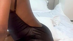 i'm twerkin my fat bouncy ass with a vibrator, oh yeah!