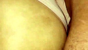 me vengo en las bragas de esta latina caliente