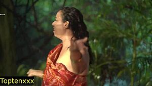 नॉटी भाभी बारिश वाले दिन देवर के साथ चीट करती है