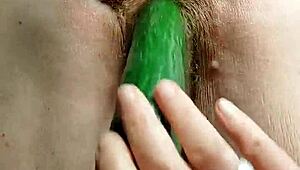 Oma, uh, neukt harige kut met, ya know