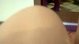 Novinha Nerd Com Cara de Santa Liberou a Bucetinha Pro Personal Pirocudo