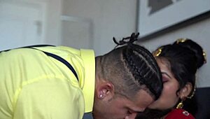 माया की खुशबूदार हनीमून इंटररेसल वेबकैम एक्शन और शुद्ध अरब जुनून से गर्म हो जाती है।