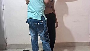 सेक्स मास्टर की हॉट इंडियन भाभी के साथ इंटिमेट खेल